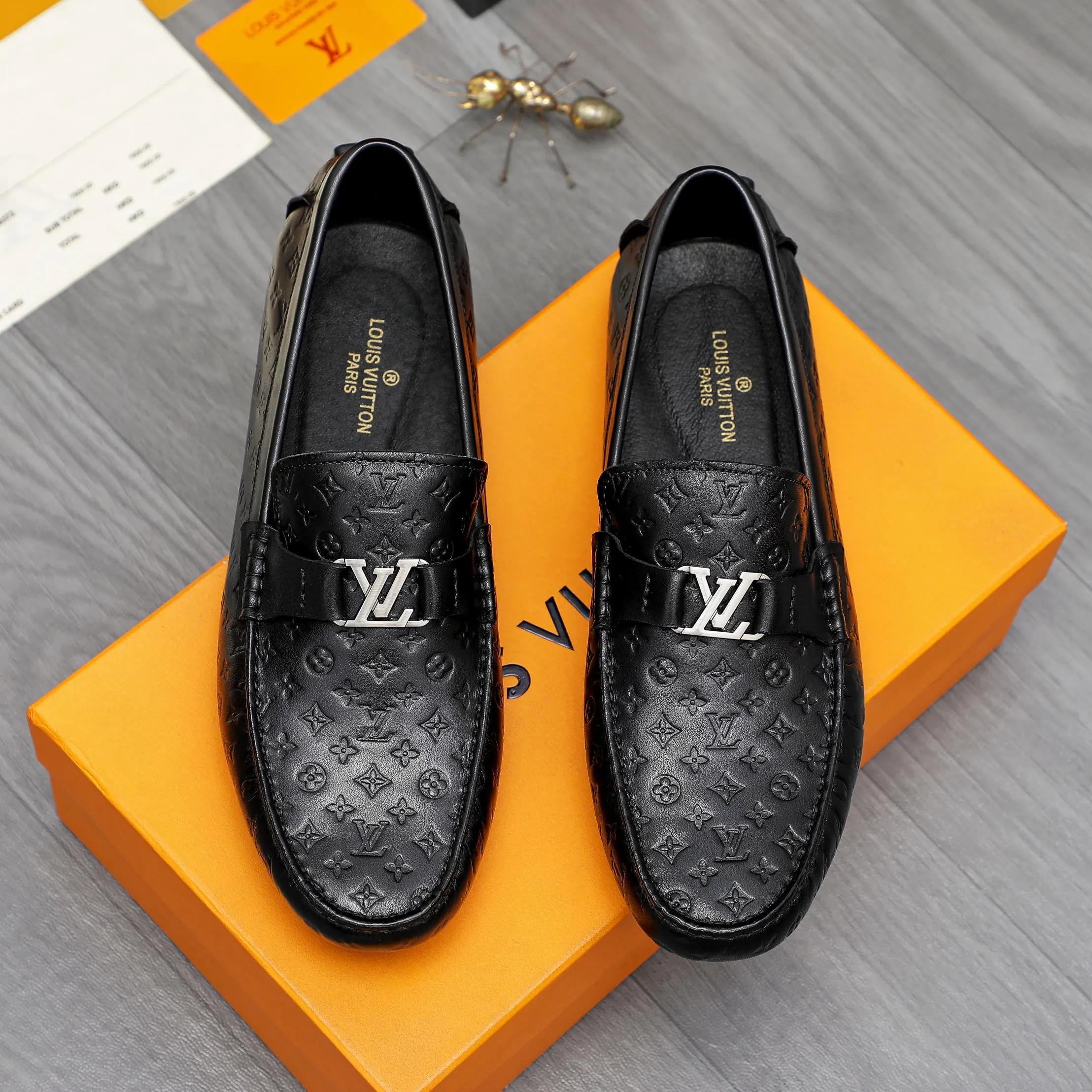 Men's shoes 💰400 Product trademark: LV "Louis Vuitton" casual slip-on shoes Regular size: 38-45 (45 is custom-made and non-returnable) Product materials: Selected cowhide embossed upper, pigskin lining, rubber outsole